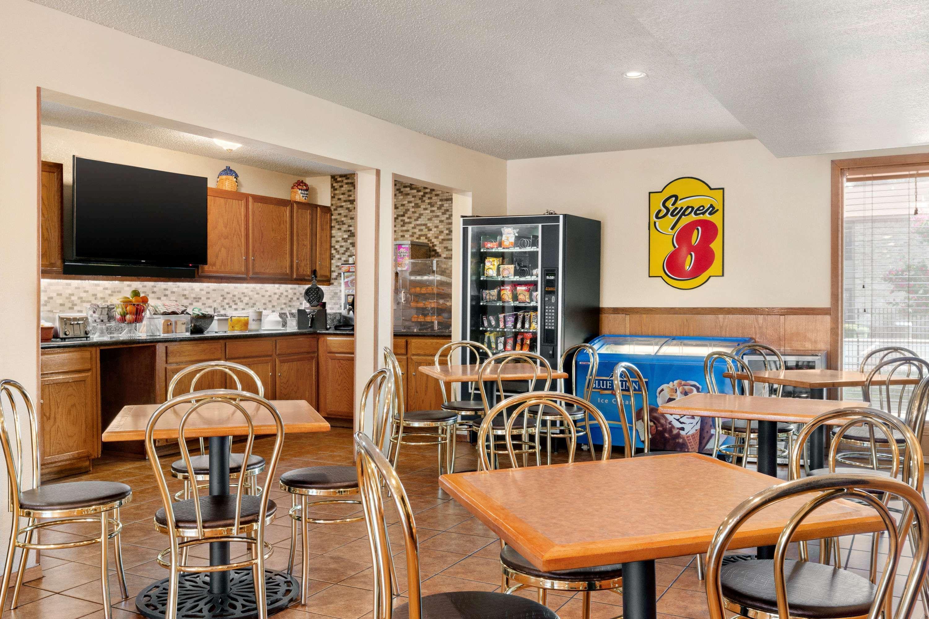 Super 8 By Wyndham Waco University Area Buitenkant foto